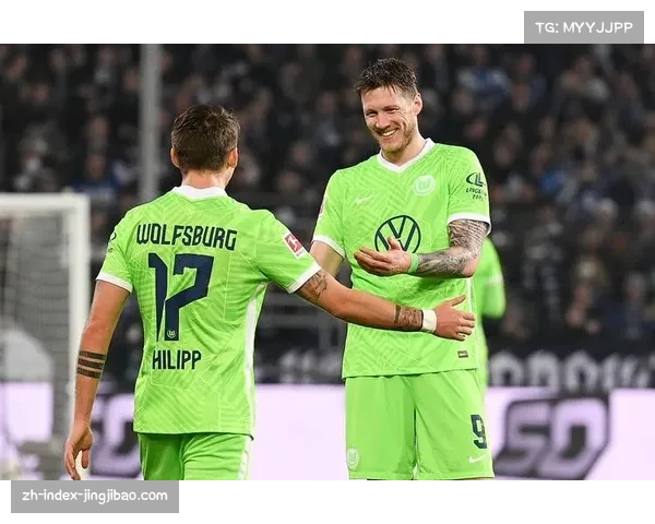 法兰克福连续换人调整强化进攻，沃尔夫斯堡替补球员未能有效衔接